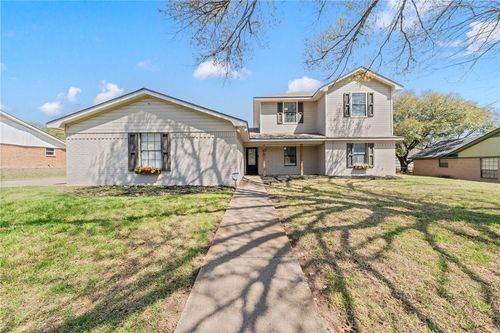 216 Hillside Dr, Hewitt, TX, 76643-3822 | Card Image