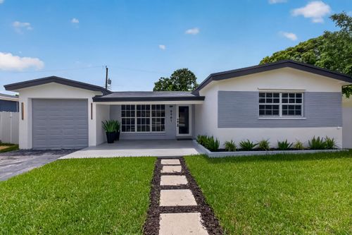 2701 De Soto Dr, Miramar, FL, 33023-4752 | Card Image