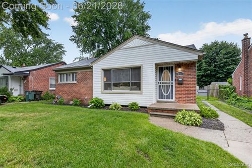 24660 Ridgedale St, Oak Park, MI, 48237-1452 | Card Image
