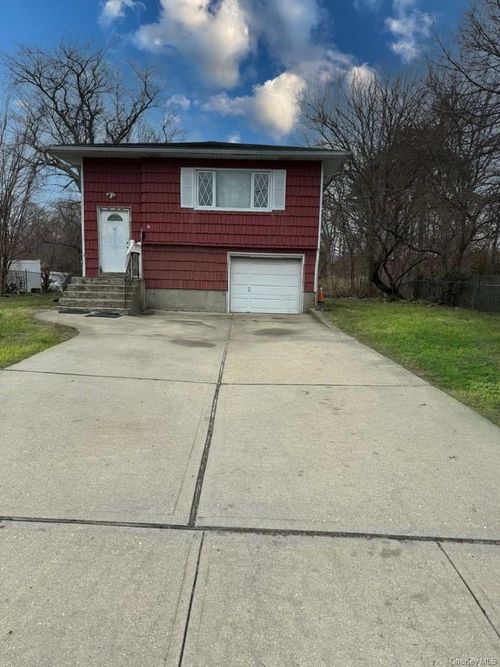 16 Jewel Street, Islip, NY, 11717 | Card Image