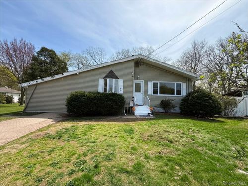 40 Chapel Hill Dr, Brentwood, NY, 11717-1920 | Card Image