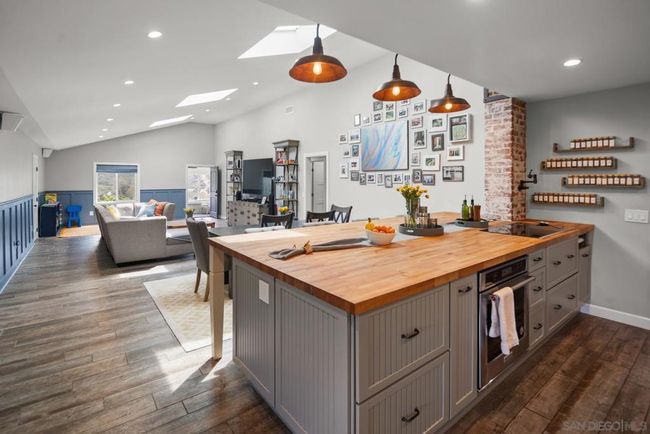 3153 Pine Ln, House other with 5 bedrooms, 3 bathrooms and 8 parking in Spring Valley CA | Image 12