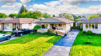 11 Gibson Crt, House other with 3 bedrooms, 3 bathrooms and 4 parking in Kitchener ON | Image 2