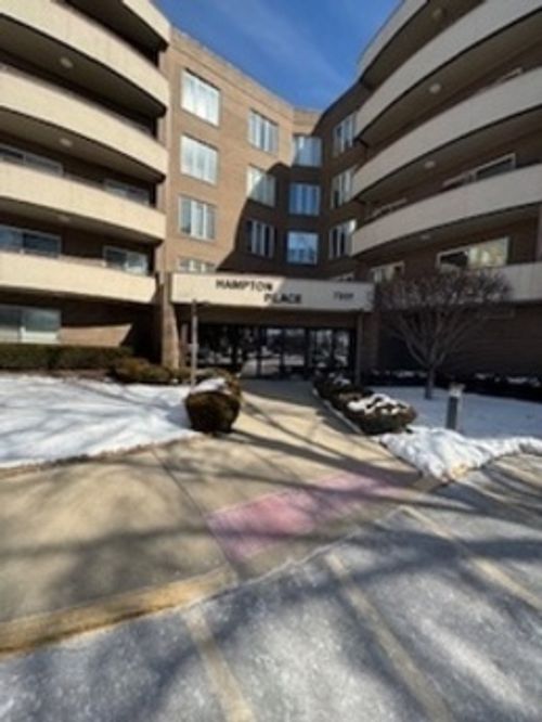 apt-311-7201 N Lincoln Ave, Lincolnwood, IL, 60712-1823 | Card Image