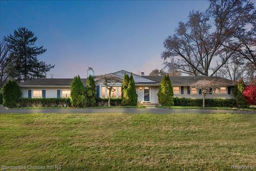 6386 Thorncrest Dr, Bloomfield Hills, MI, 48301-1709 | Card Image