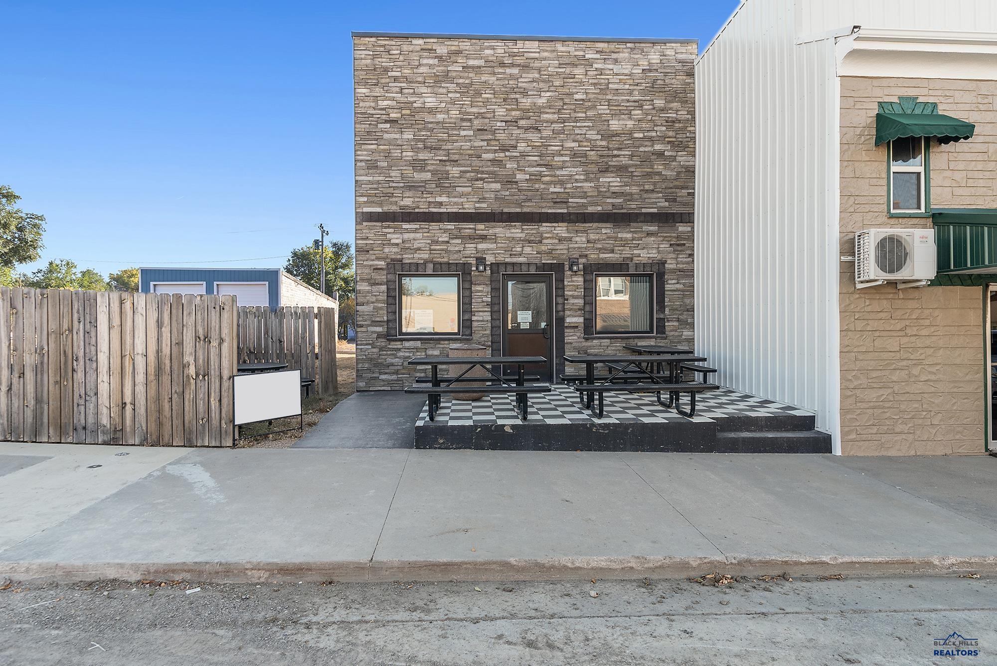 106 N Center Ave, Philip, SD 57567