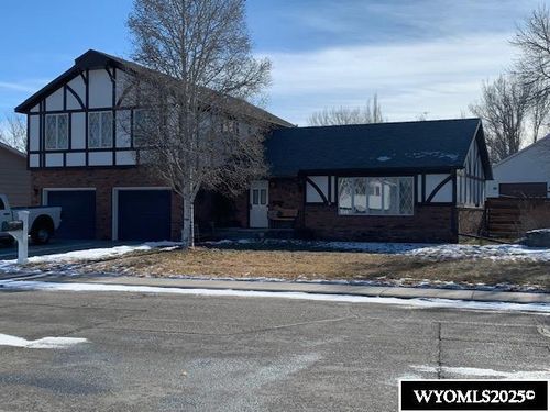 1824 Circle Road, Worland, WY, 82401-9999 | Card Image