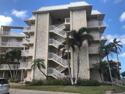 205 - 2875 Gulf Shore Boulevard N, Condo with 2 bedrooms, 2 bathrooms and null parking in Naples FL | Image 3