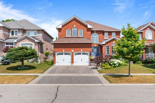 27 Mac Carl Cres, Whitby, ON, L1R2T7 | Card Image