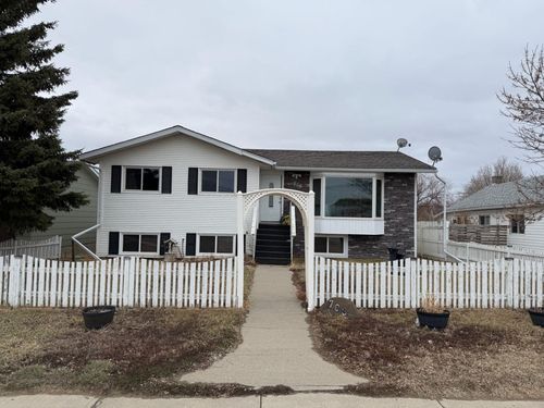 706 2 Street Se, Drumheller, AB, T0J0Y6 | Card Image