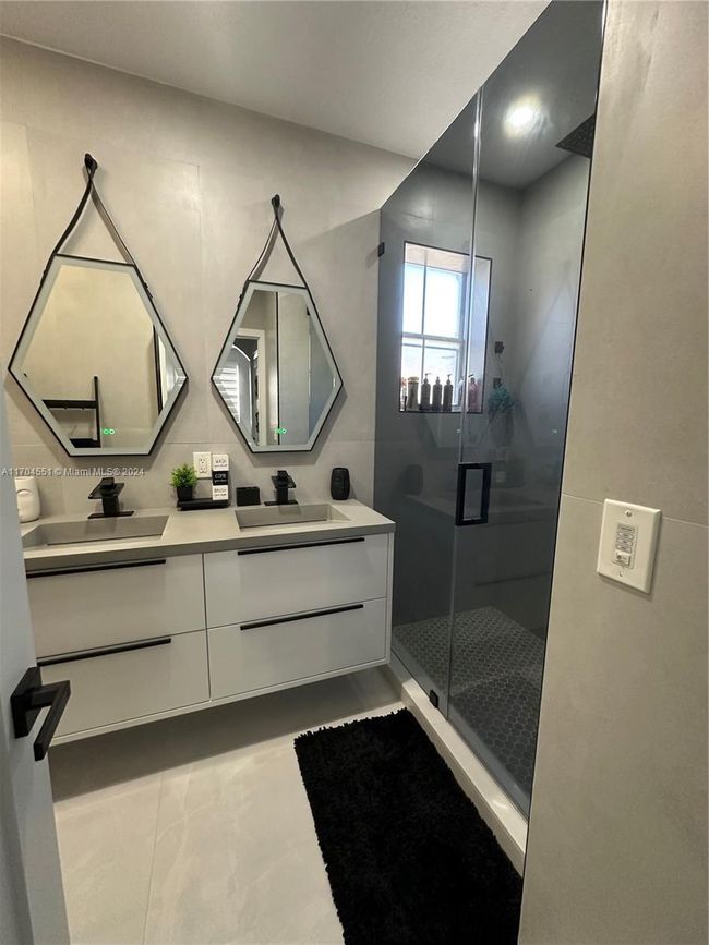 APT-1601 - 8520 Nw 139 Th Ter, Townhouse with 3 bedrooms, 3 bathrooms and null parking in MIAMI LAKES FL | Image 21