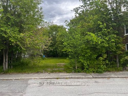 135 Charles St, Carleton Place, ON, K7C2Y4 | Card Image
