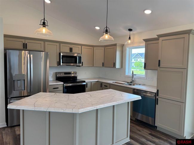 2024 Bluestem Dr, House other with 3 bedrooms, 2 bathrooms and null parking in Mankato MN | Image 7