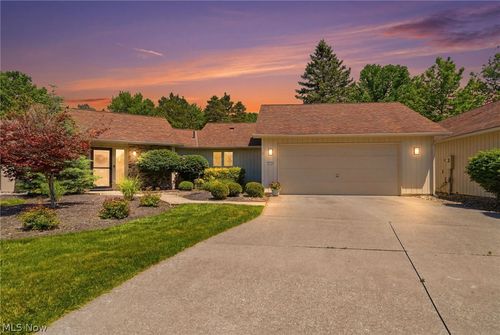 9-21300 Oak Bark Trl, Strongsville, OH, 44149-2200 | Card Image