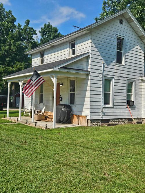 703 E Bond St, Hastings, MI, 49058-2405 | Card Image