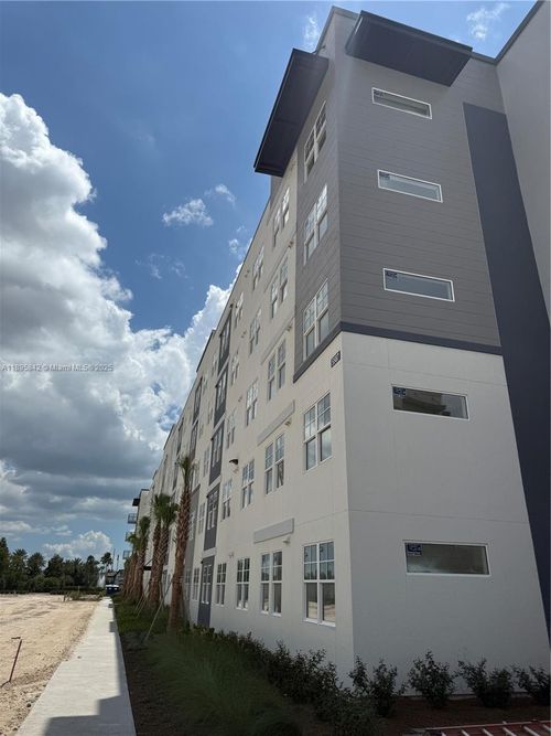 124-5592 Pga Blvd, Orlando, FL, 32839-3253 | Card Image