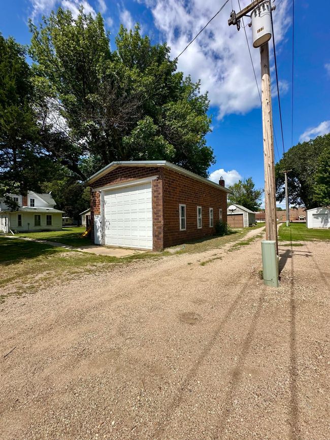 115 S Spring Ave, House other with 4 bedrooms, 1 bathrooms and null parking in Springfield MN | Image 45