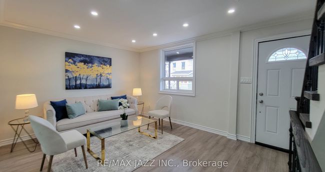 7 Maple St, House other with 5 bedrooms, 2 bathrooms and 1 parking in Oshawa ON | Image 4