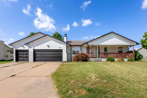 605 Clover Ln., Hesston, KS, 67062 | Card Image