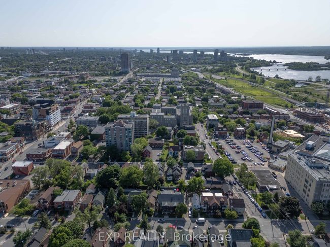 92 Cambridge St N, Home with 3 bedrooms, 2 bathrooms and 3 parking in Ottawa ON | Image 23
