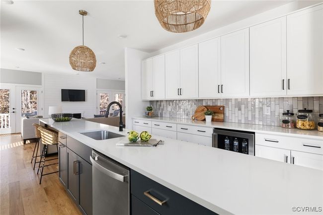 Great kitchen for entertaining. | Image 9