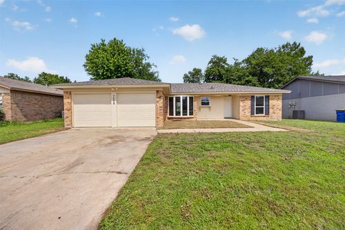 7528 Meadowlark Ln N, Watauga, TX, 76148-1738 | Card Image