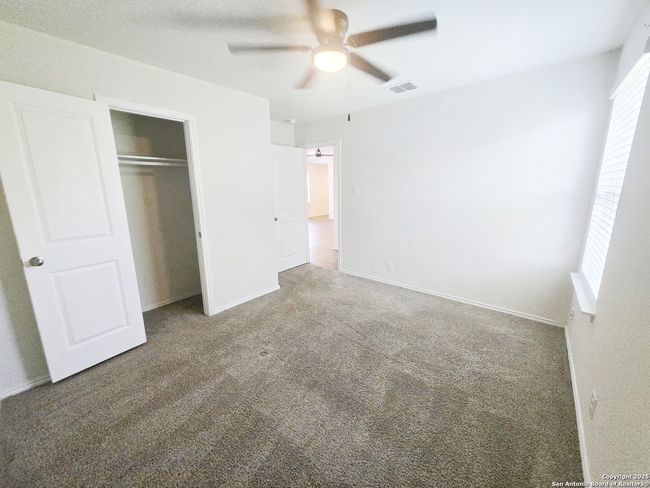 437 Middle Green Loop, House other with 3 bedrooms, 2 bathrooms and null parking in Floresville TX | Image 20