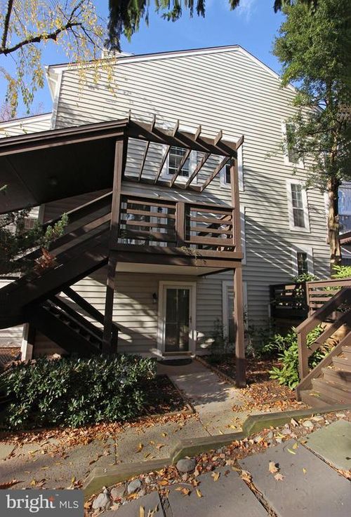 10182 Oakton Terrace Rd, OAKTON, VA, 22124-2927 | Card Image