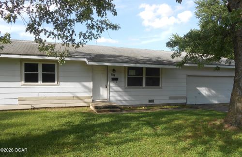 511 Sunset Cir, Columbus, KS, 66725-1064 | Card Image