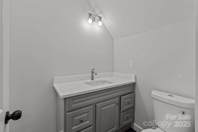 Full Bathroom above garage | Image 30