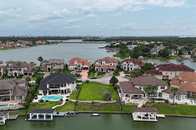 10, 000 sq ft cul de sac lot with immediate water access to Clear Lake and Galveston Bay! | Image 19