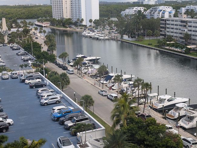 APT-1005 - 100 Bayview Dr, Condo with 2 bedrooms, 2 bathrooms and null parking in Sunny Isles Beach FL | Image 7