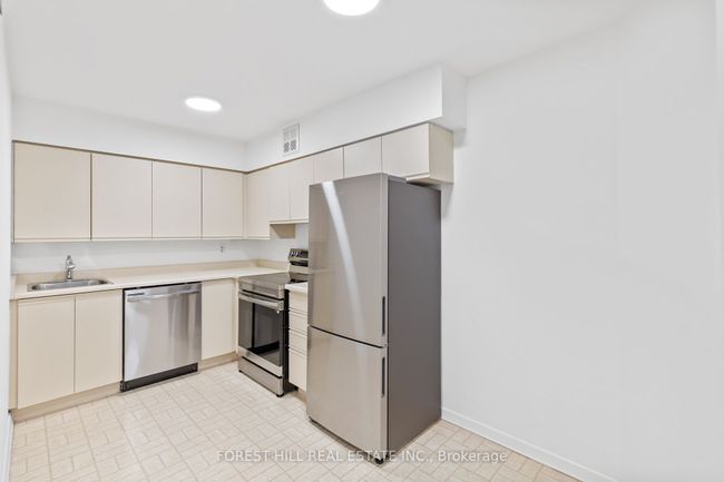208 - 25 Maitland St, Condo with 1 bedrooms, 1 bathrooms and null parking in Toronto ON | Image 6
