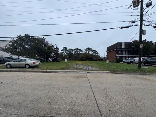 2817 Independence St, Metairie, LA, 70006-6707 | Card Image