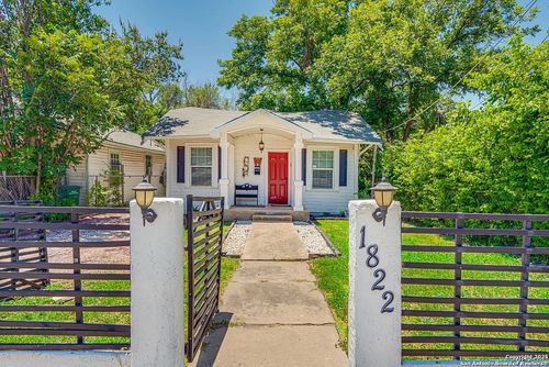 1822 W Woodlawn Ave, San Antonio, TX, 78201-5315 | Card Image