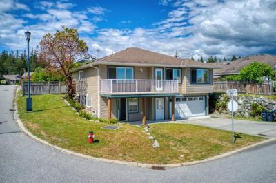 5683 Emily Way, House other with 3 bedrooms, 3 bathrooms and 4 parking in Sechelt BC | Image 2