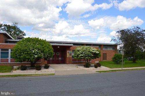 2300 Mahantongo St, POTTSVILLE, PA, 17901-3142 | Card Image