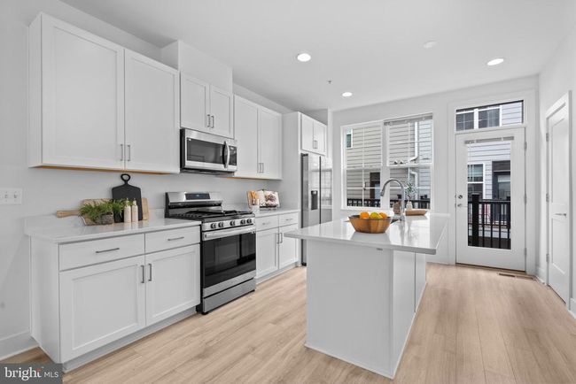 7374 Blade Dr, Townhouse with 3 bedrooms, 4 bathrooms and null parking in FALLS CHURCH VA | Image 9