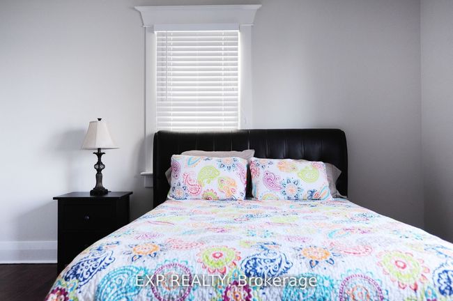 212 Cameron Cres, House other with 4 bedrooms, 3 bathrooms and 6 parking in Keswick ON | Image 22