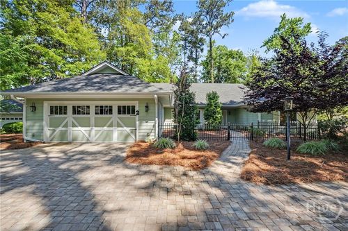 2 Brooks Ln, Savannah, GA, 31411-1379 | Card Image