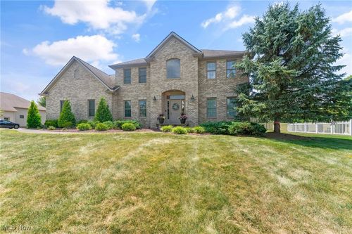 8518 Ivy Hill Dr, Poland, OH, 44514-5208 | Card Image