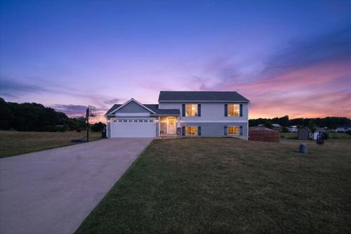 2864 Fawn Cove Ave, Middleville, MI, 49333-9604 | Card Image