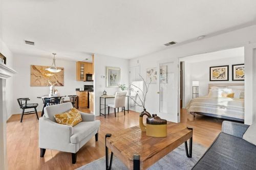 2106 La Terrace Cir, San Jose, CA, 95123-5350 | Card Image