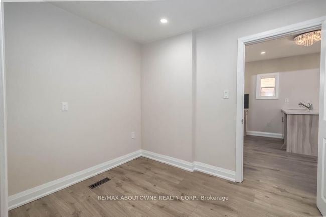 131 West Ave N, House other with 3 bedrooms, 1 bathrooms and 3 parking in Hamilton ON | Image 9