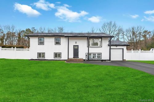 191 Ridge Rd, Wyandanch, NY, 11798-1041 | Card Image