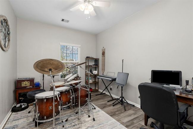 Office or playroom | Image 24