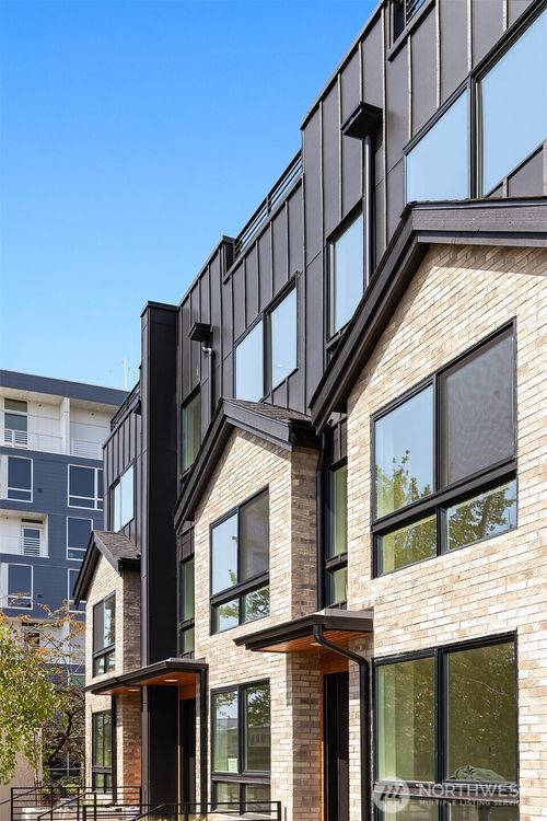 942 Nw 54th St, Seattle, WA, 98107-3647 | Card Image