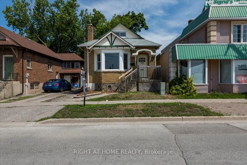 12 Ross St, Barrie, ON, L4N1E7 | Card Image