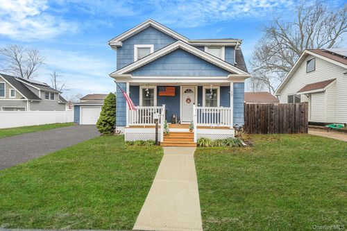 15 Cedar Grove Ct, Patchogue, NY, 11772-3615 | Card Image