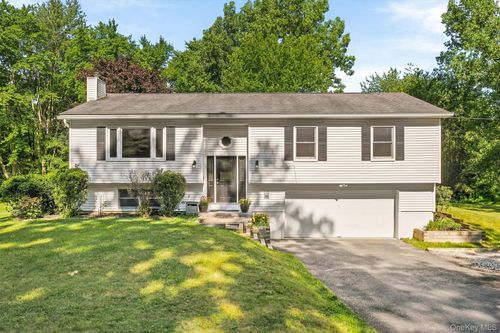 74 Peach Rd, Poughkeepsie, NY, 12601-6516 | Card Image